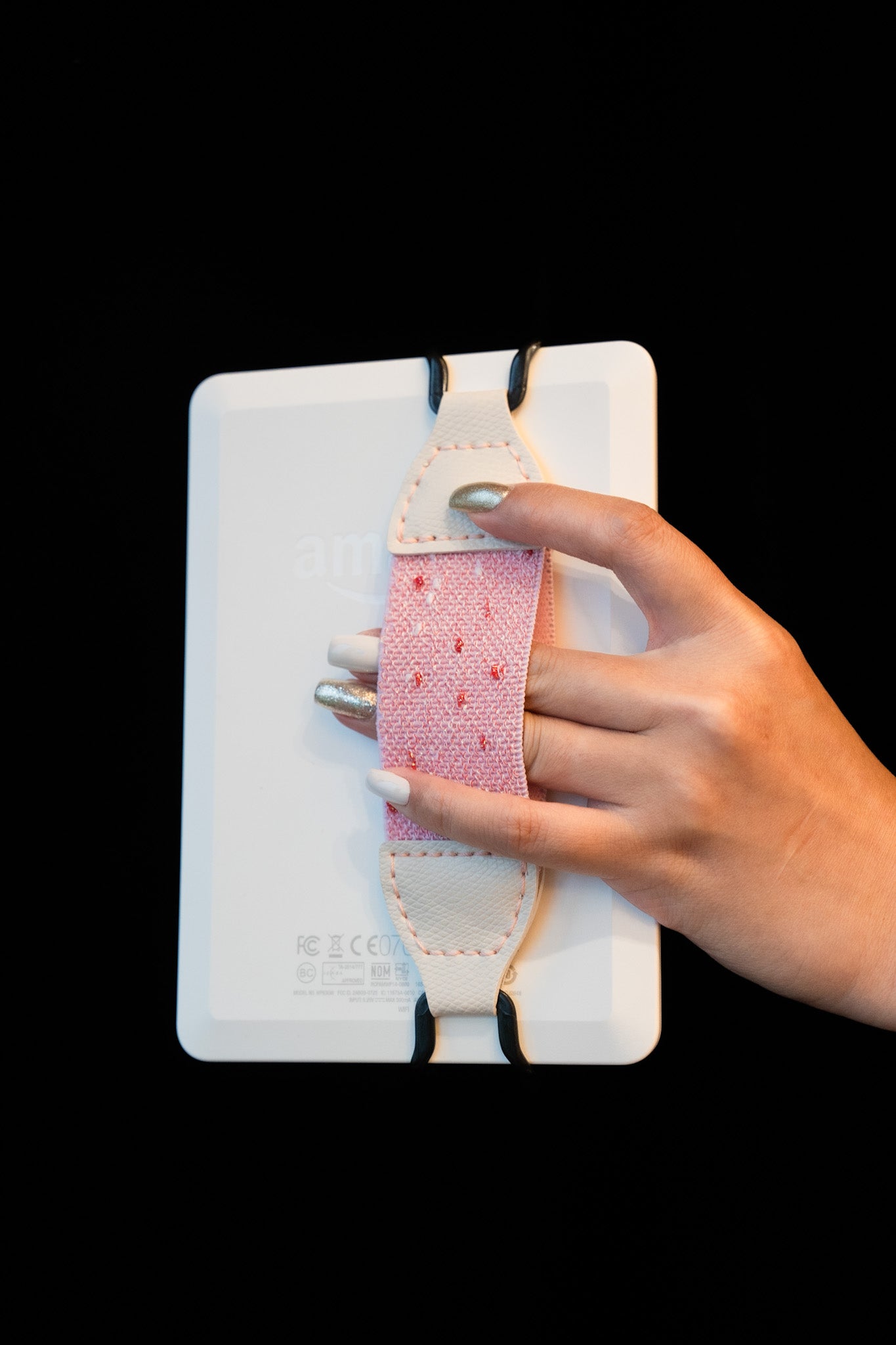 Chill reading aesthetic setup with Kittentailor Kindle strap. Trending BookTok and Bookstagram style reading accessories.