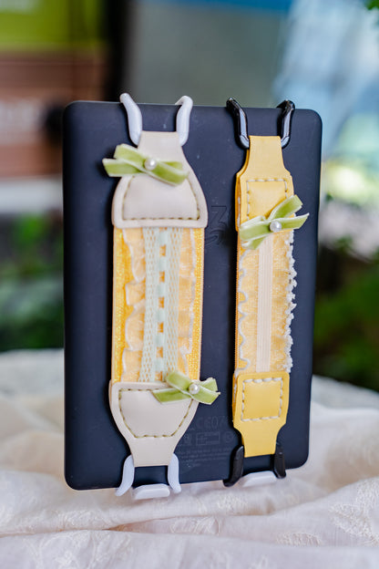 Cozy reading ritual setup with Kittentailor handmade elastic Kindle strap. Best self-care gift idea for book lovers and Kindle girlies. Lightweight e-reader strap for one-handed reading - Perfect for commuting and coffee drinkers.