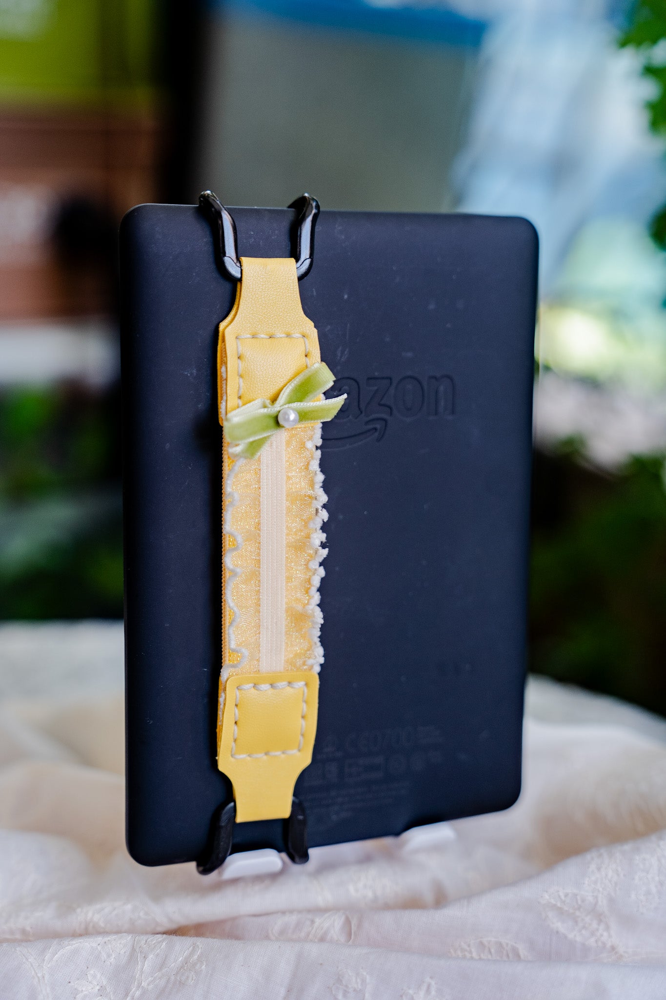 Kittentailor Original Kindle accessory available in Narrow and Wide sizes for different device models. Ergonomic fit to prevent pinky cramps and provide carpal tunnel relief for safe reading.