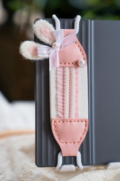 Kittentailor Handmade "BFF" Series - Sweet Tooth Bunny style. Features black metal clips, pink vegan leather, and fluffy plush bunny ears. Decorated with princess-style ruffles, a bow, and pearls. A textured, cute winter accessory loved by Y2K and Y3K fans.
