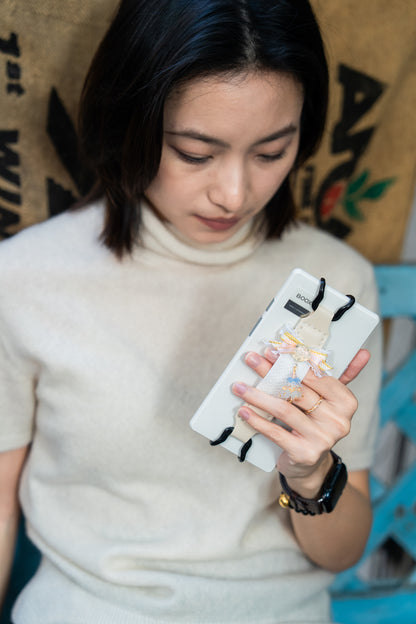 Kittentailor Unique elastic Kindle strap - Relieve hand cramps, pinky fatigue, and sore pinky - Ergonomic reading accessory for arthritis relief.