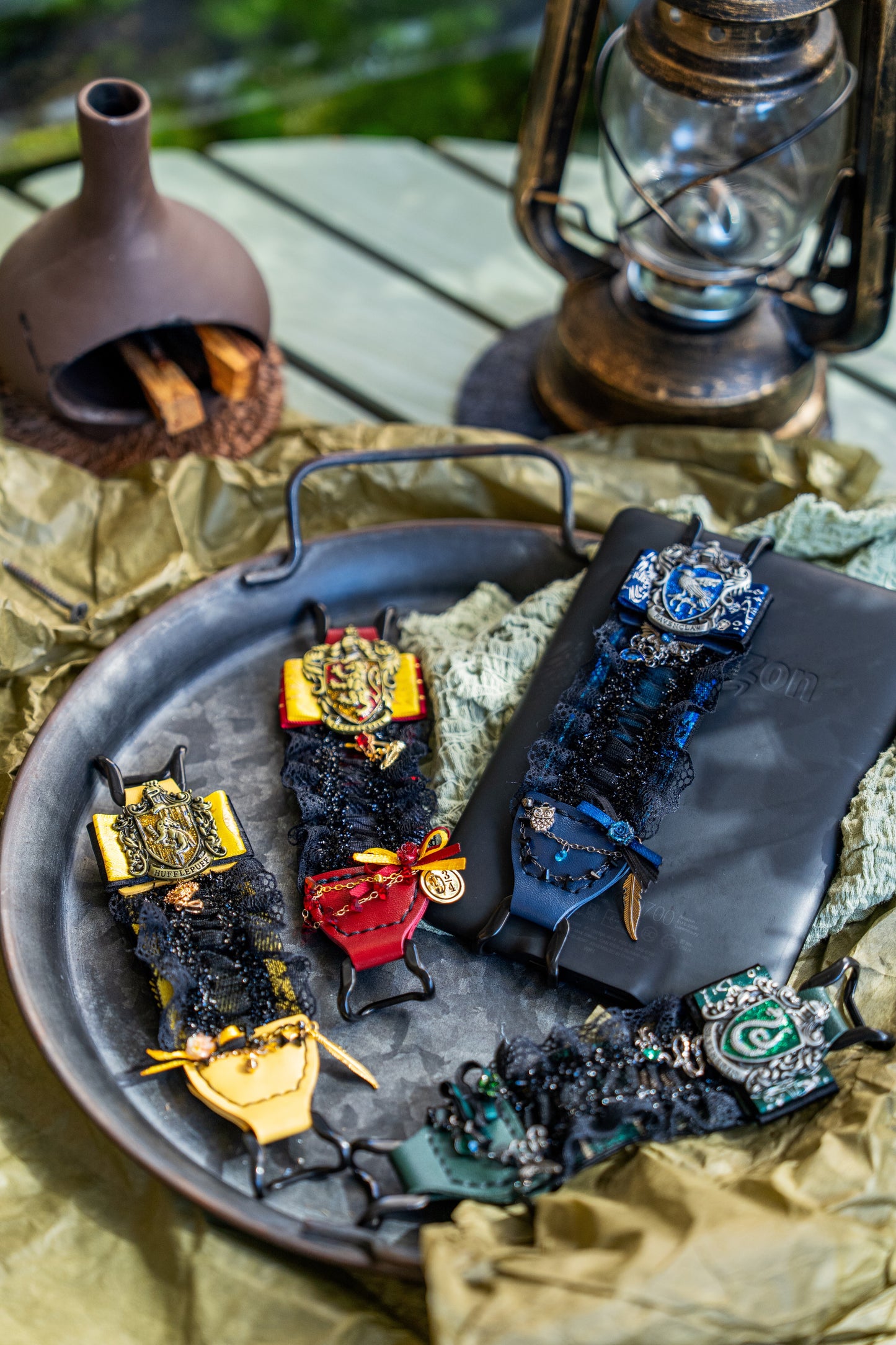 Step into a world of magic with Kittentailor's latest creation. This handmade Kindle strap features a vintage [Lion] crest, layered with [red] vegan leather and intricate black lace.