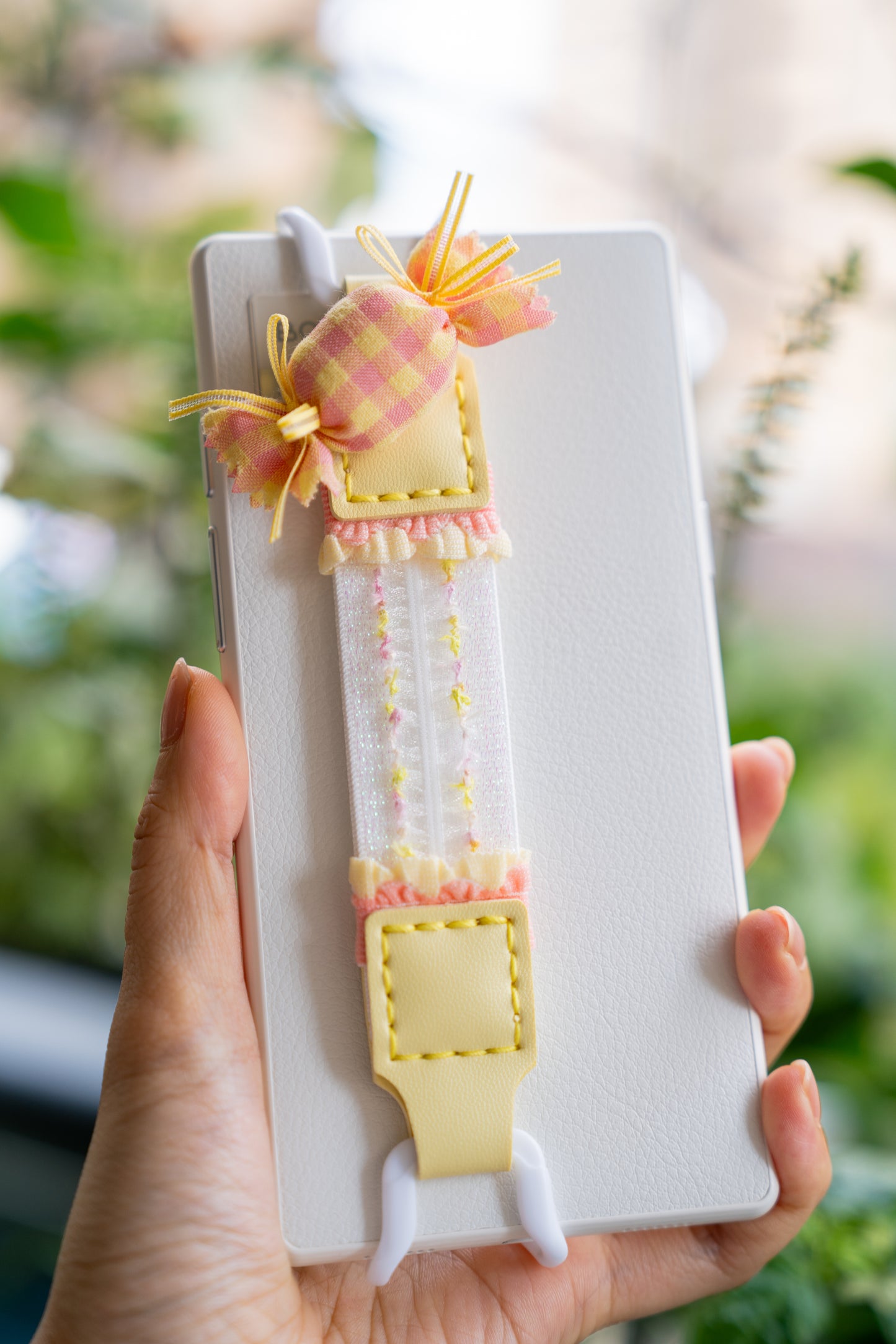 Kittentailor Original "Cool Girly Heart" Kindle grip strap. Featuring pink resilient nylon elastic and black skin-friendly vegan leather. Durable metal clips with non-slip silicone coating ensure no scratches. A chic Sweet & Edgy accessory.